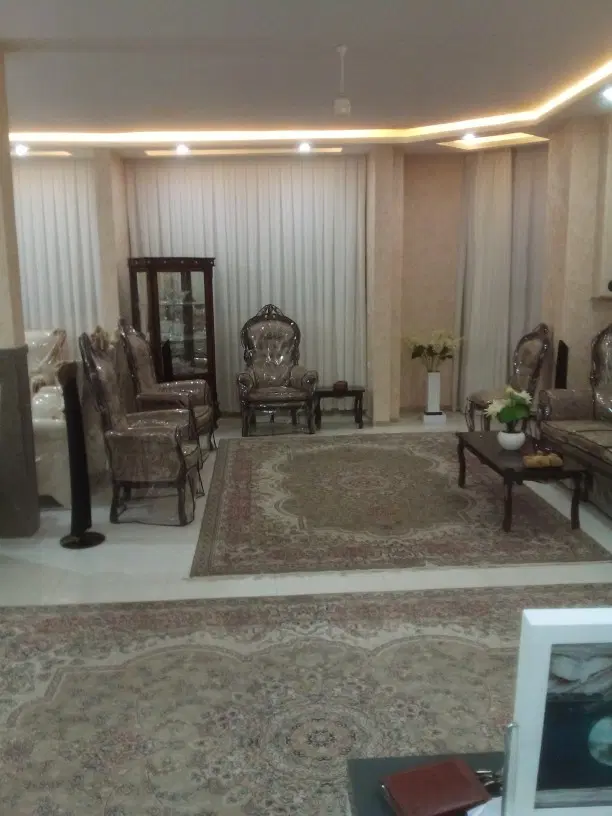 آپارتمان حاشیه بلوار نوید  150متر پارکینگ اختصاصی