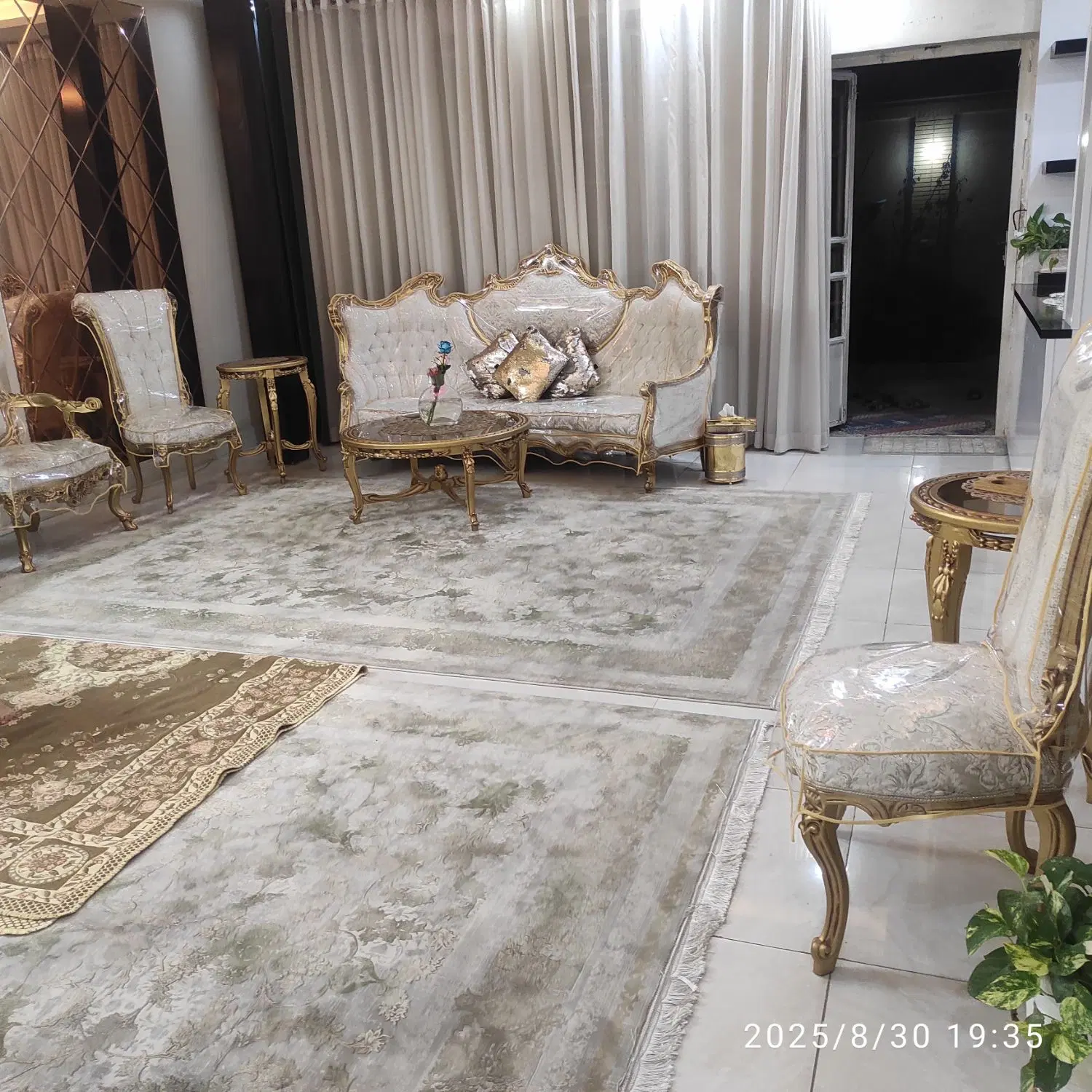 اپارتمان حیاط دار