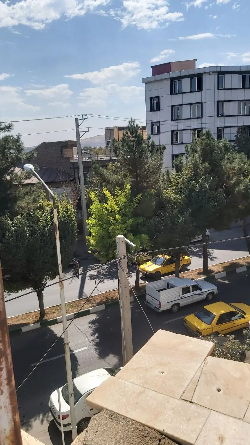 ساختمان مسکونی ـ تجاری بر خیابان باکری
