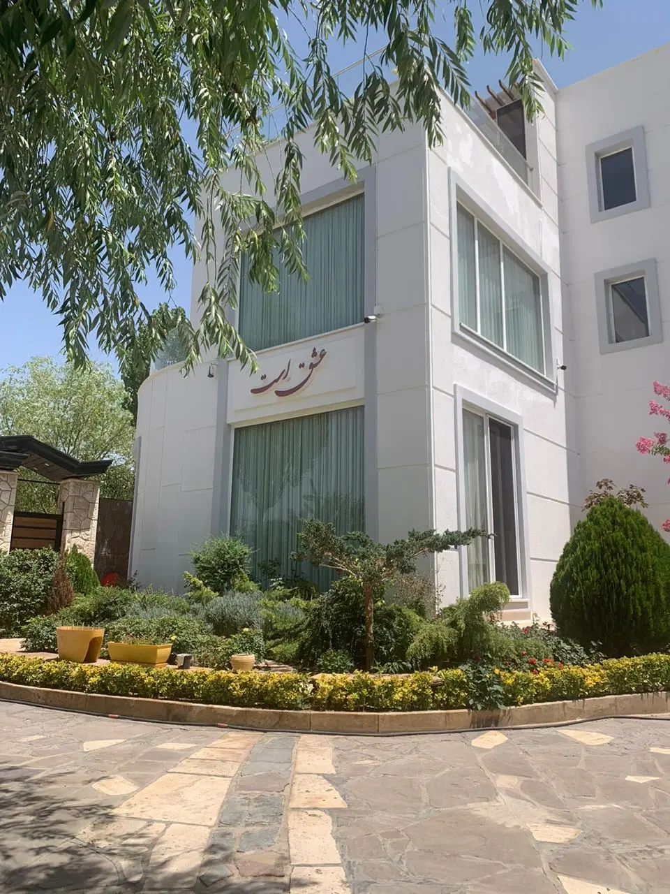 ۹۲۰ متر زمین ۳۵۰ متر ویلای لوکس