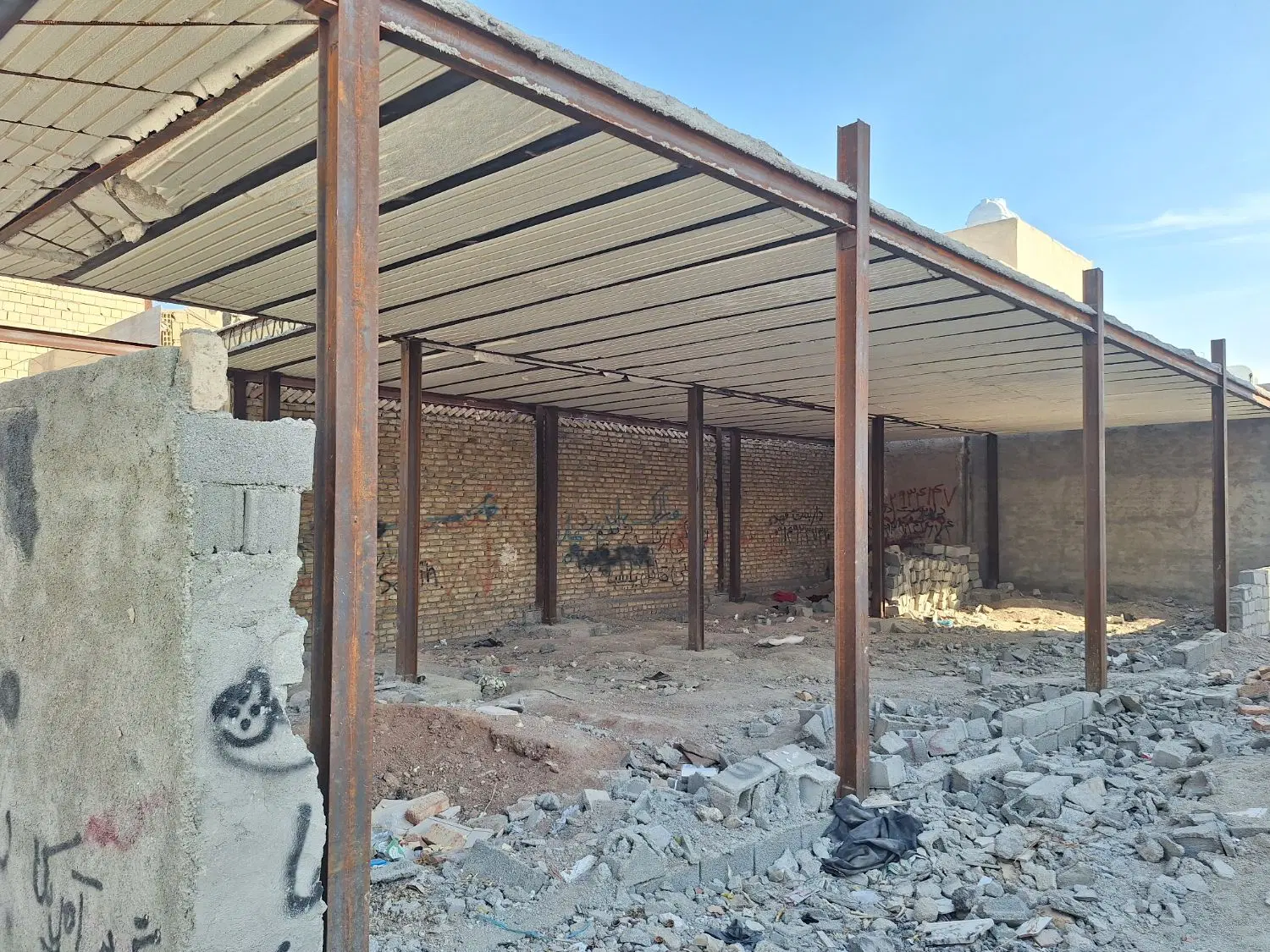 خانه نیمه کاره 130متر