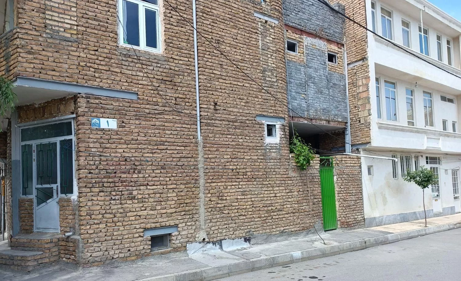 فروش خانه مسکونی تجاری با زیر بنای ۸۰ متری