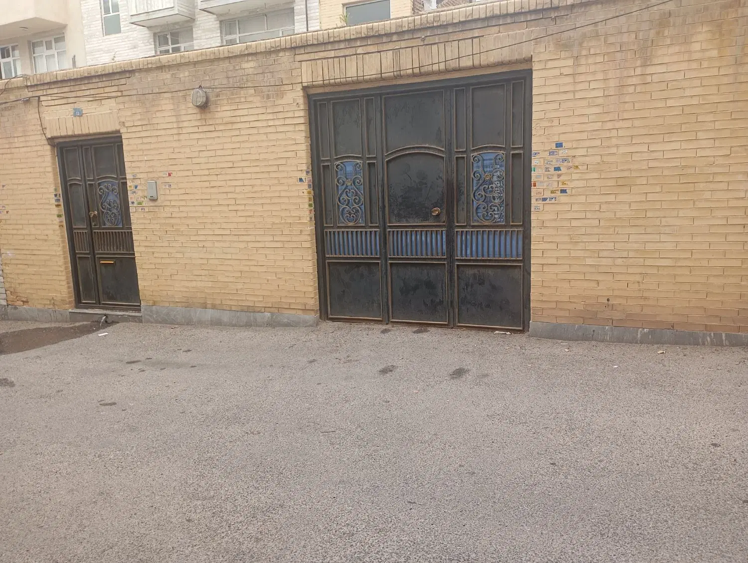 حیاط ویلایی 202متری در شهرک ارم