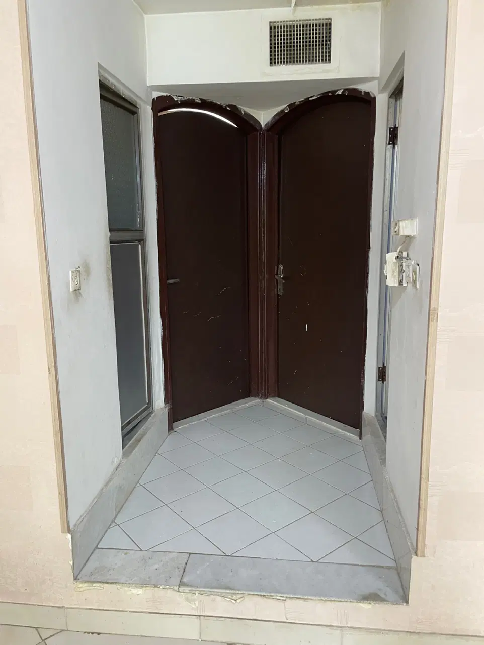 فروش آپارتمان ۱۰۰ متری طبقه ۲ سنددار