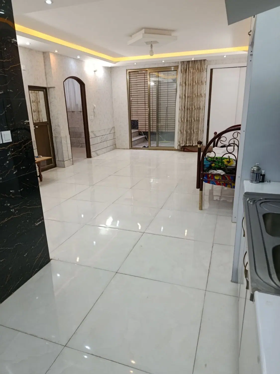 اجاره طبقه همکف حیاط دار درب مجزا