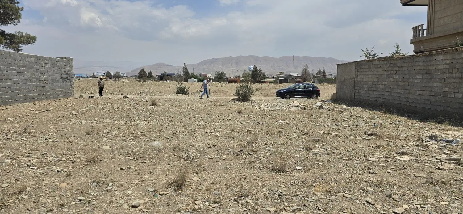 زمین ۱۰۰۰ متری جنوبی