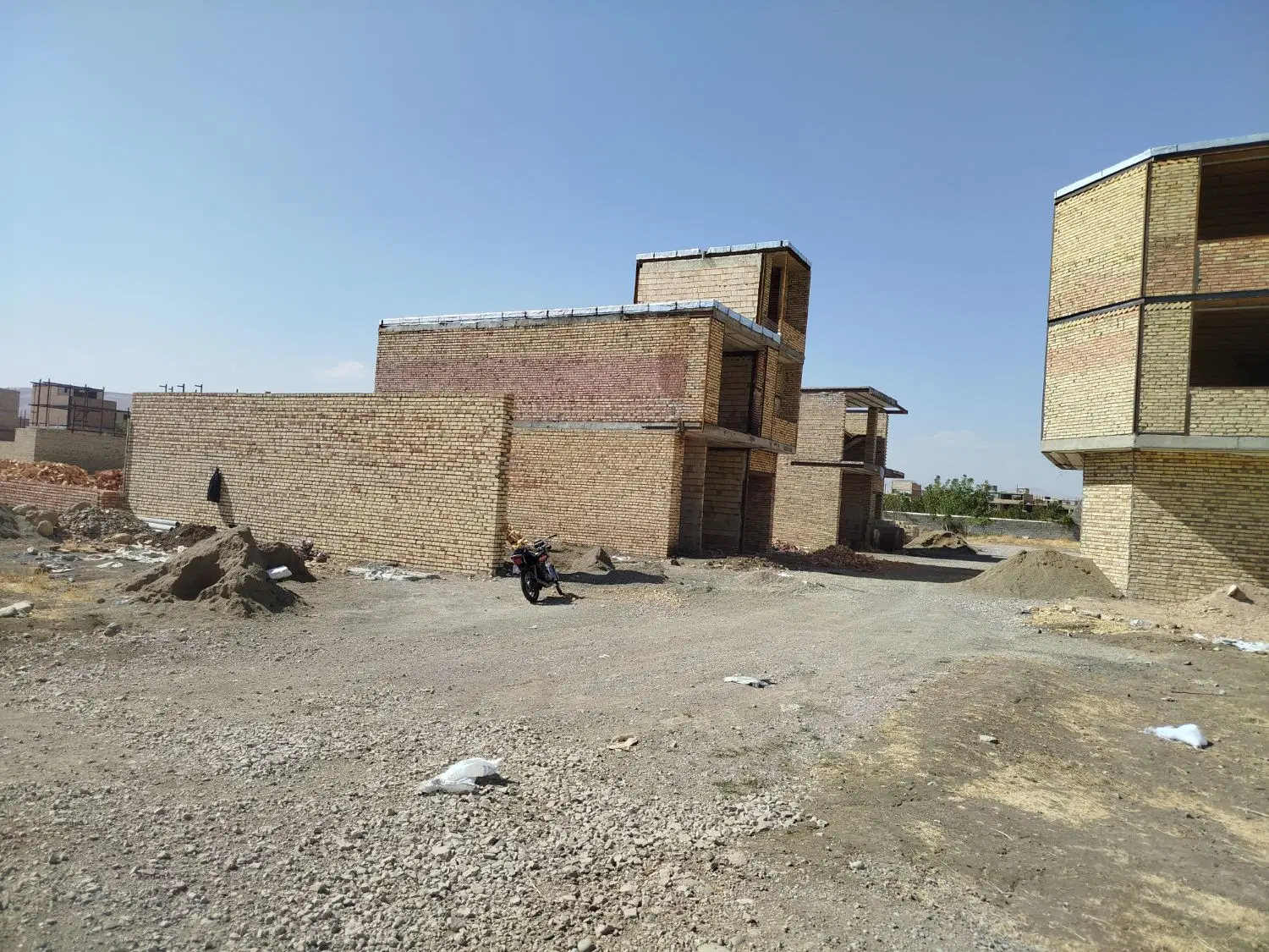 زمین در وزرا
