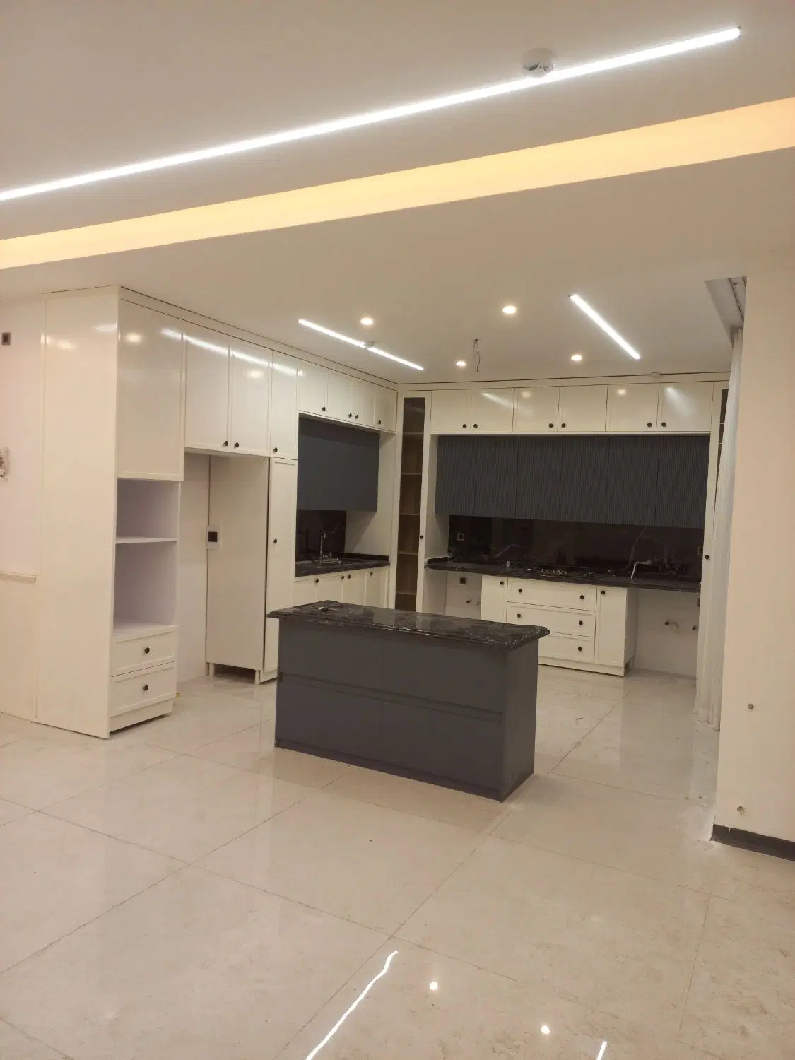 اپارتمان 135متری _ ۳خواب نورگیر _ تک واحدی