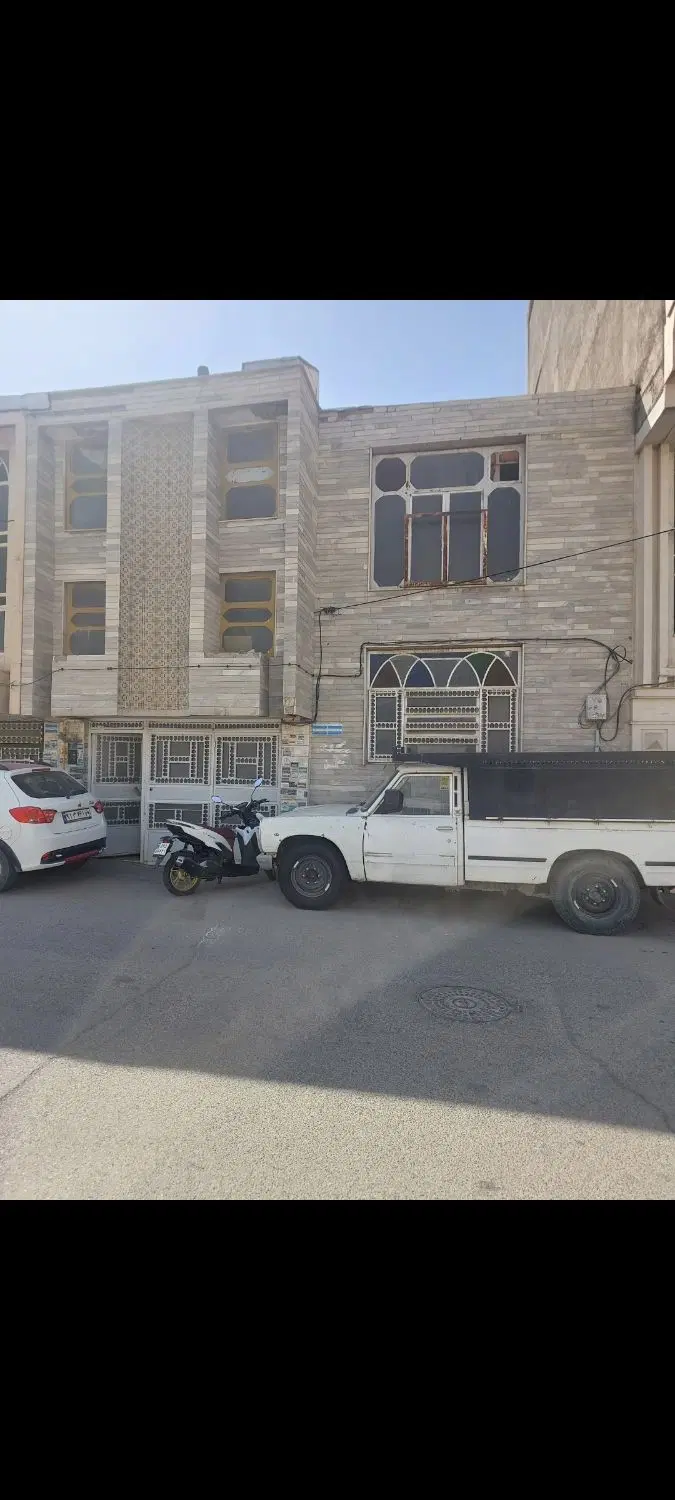خونه ویلایی جنوبی  متراژ ۲۳۲اول کوچه نیک  صفت