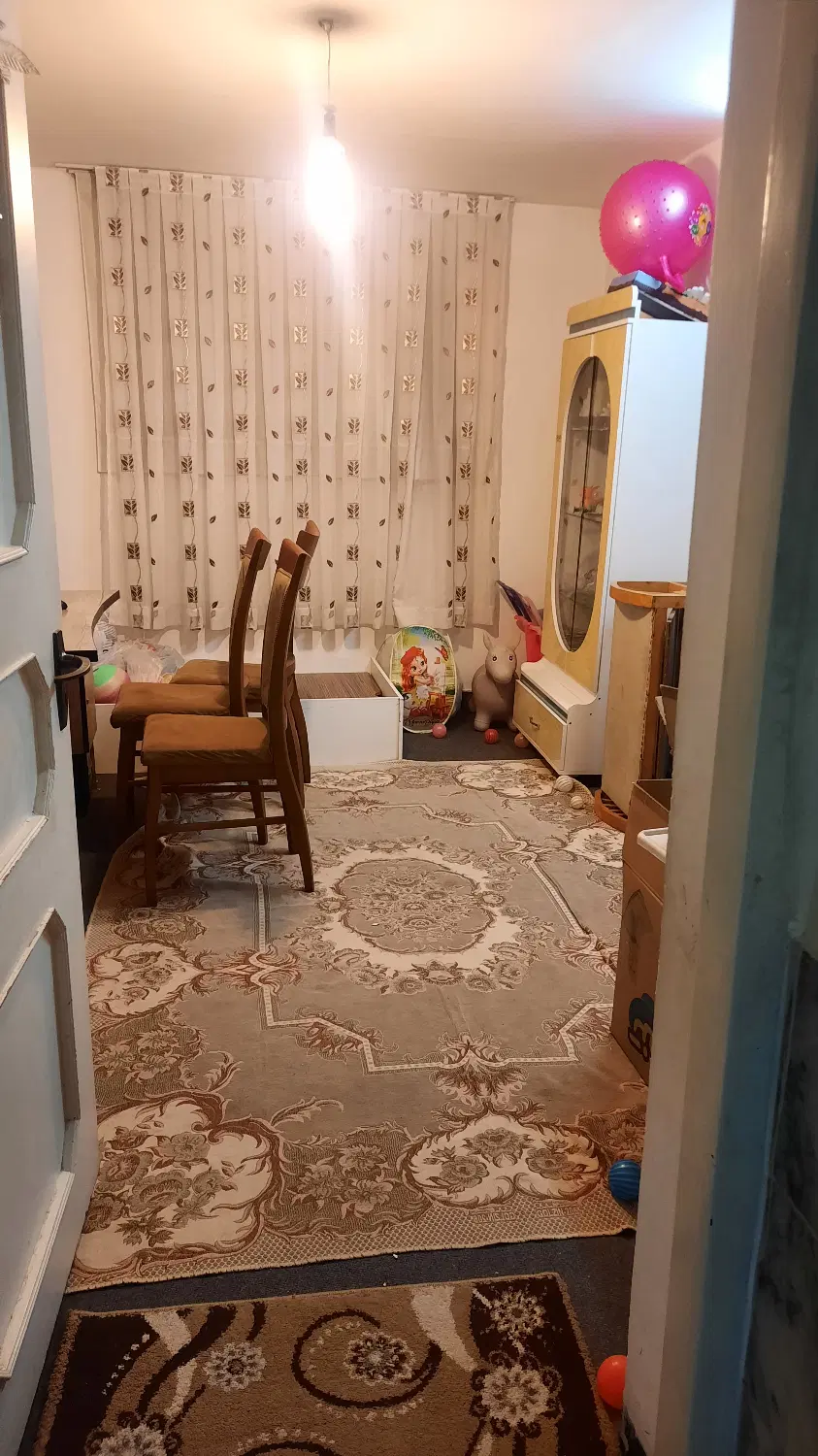 طبقه اول ۱۴۰ متری، ابوطالب ۴۹