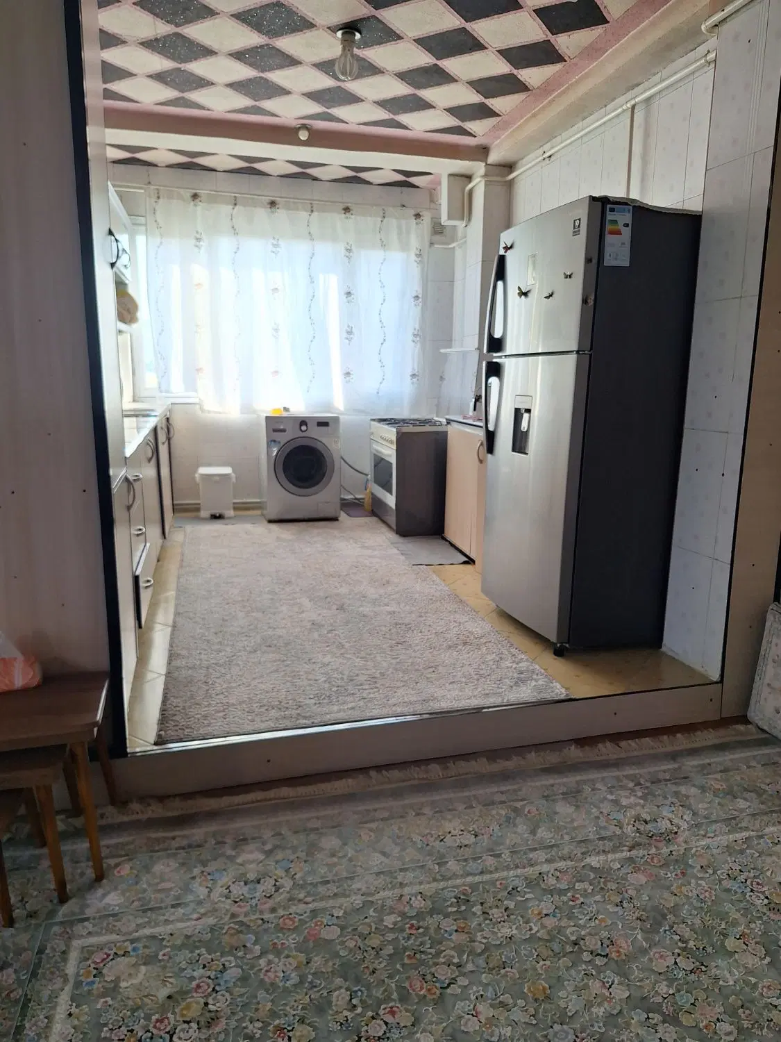 خانه روی خیابان اصلی درجوجه سازی