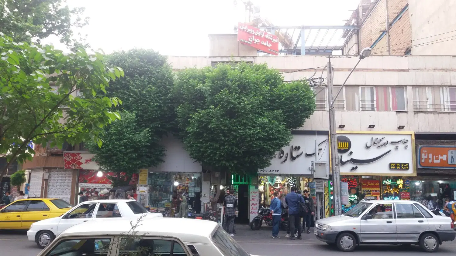 مغازه واقع درچهار راه کوکاکولا(نبرد) پر رفت آمد