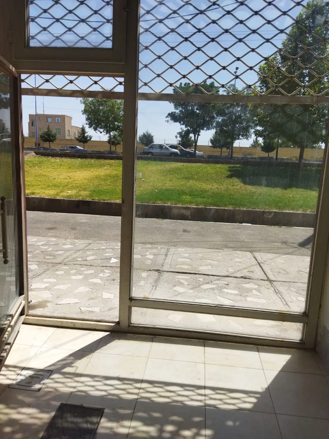 مغازه بازارچه مرزی روبروی زندان