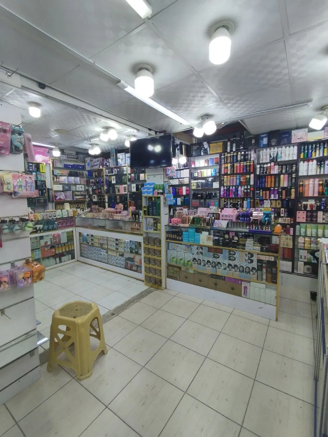واگذاری یک باب غرفه آرایشی و بهداشتی