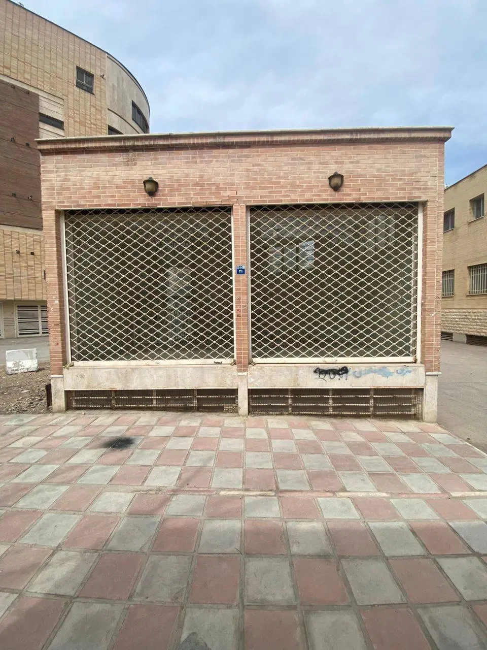 یک باب مغازه ۲۷ متر در اصفهان