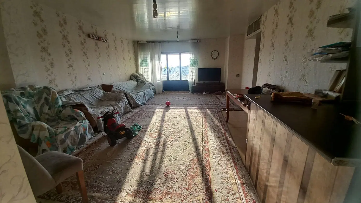 یک طبق از دو طبق  حیاط دار