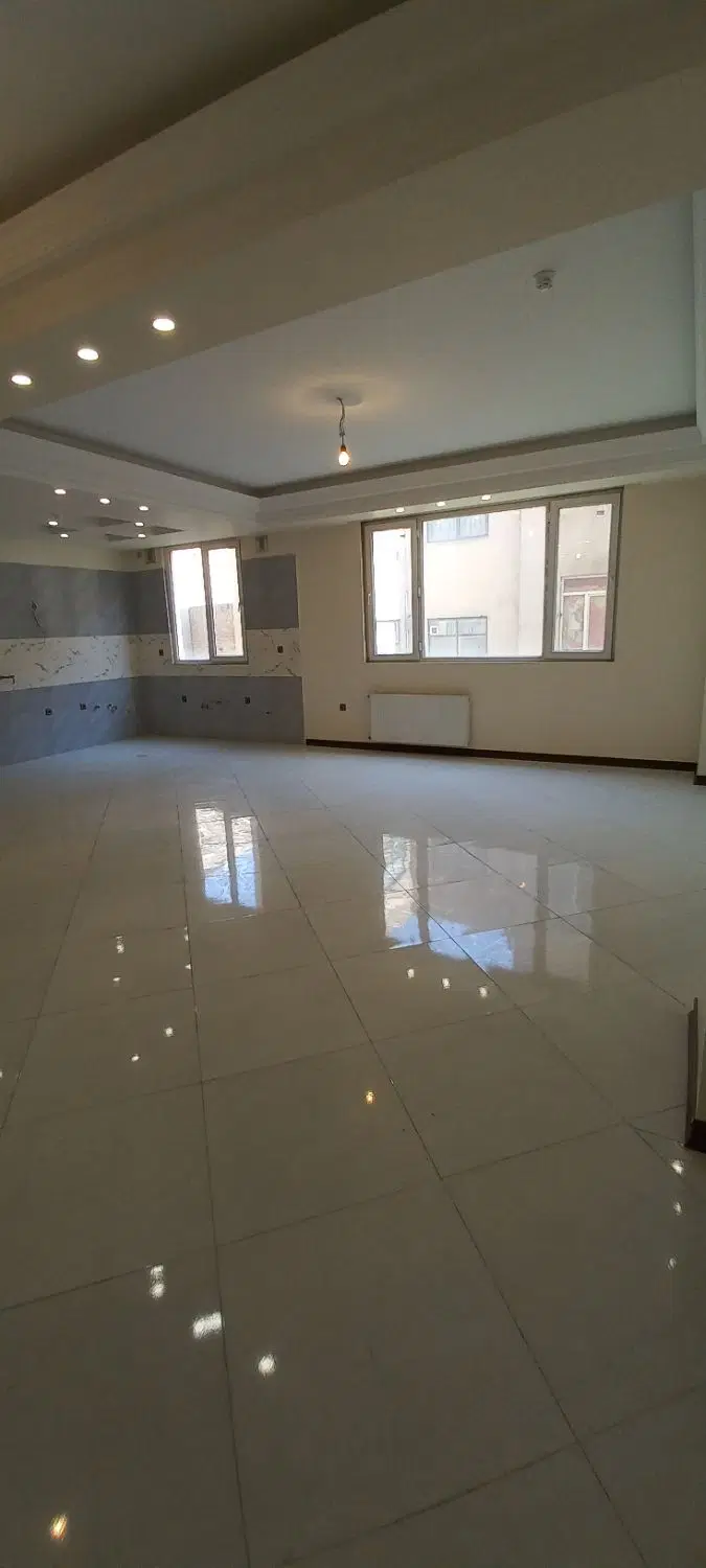 خیابان جیحون  ۸۷ متر کلید نخورده  فول امکانات