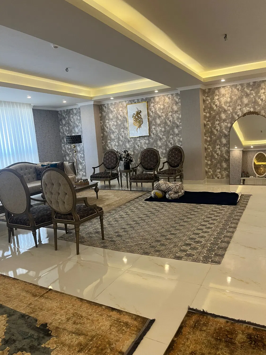 اجاره تک واحدی ۲۵۰متر درکهرم