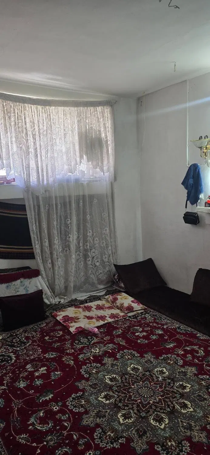 حیاط دوطبقه