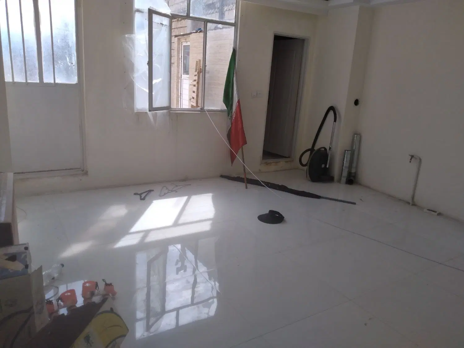 آپارتمان ۱۸۰ متری ، طبقه دوم نمایشگاه نهضت