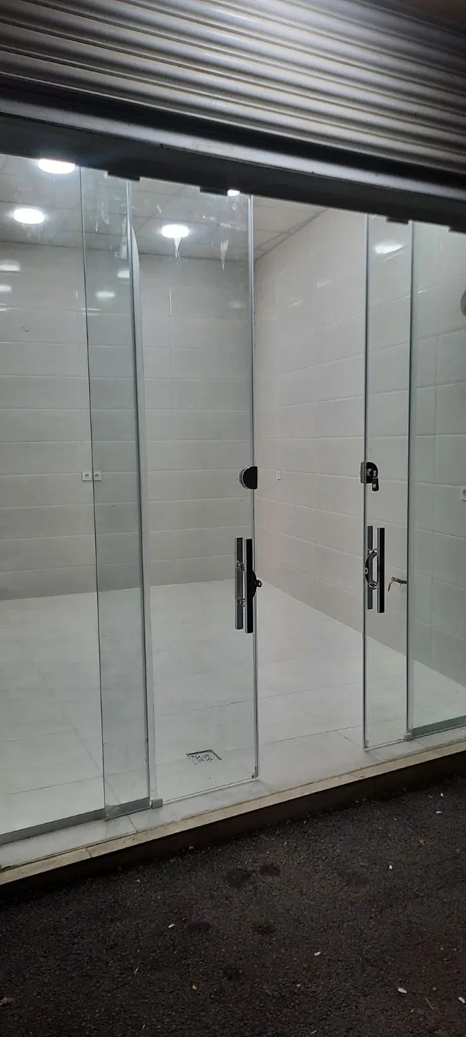 مغازه لوکس در خیابان اصلی پروین اعتصامی