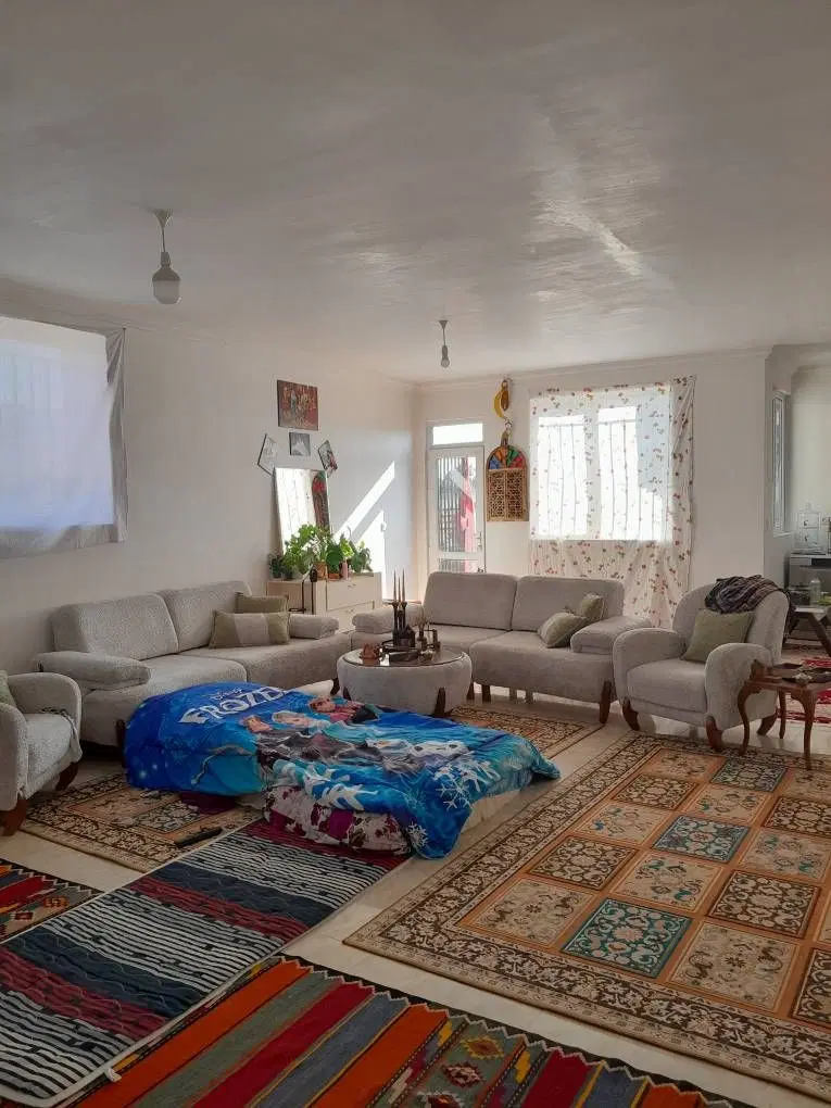 حیاط مسکونی دوطبقه جاده سلماس روستای کولق