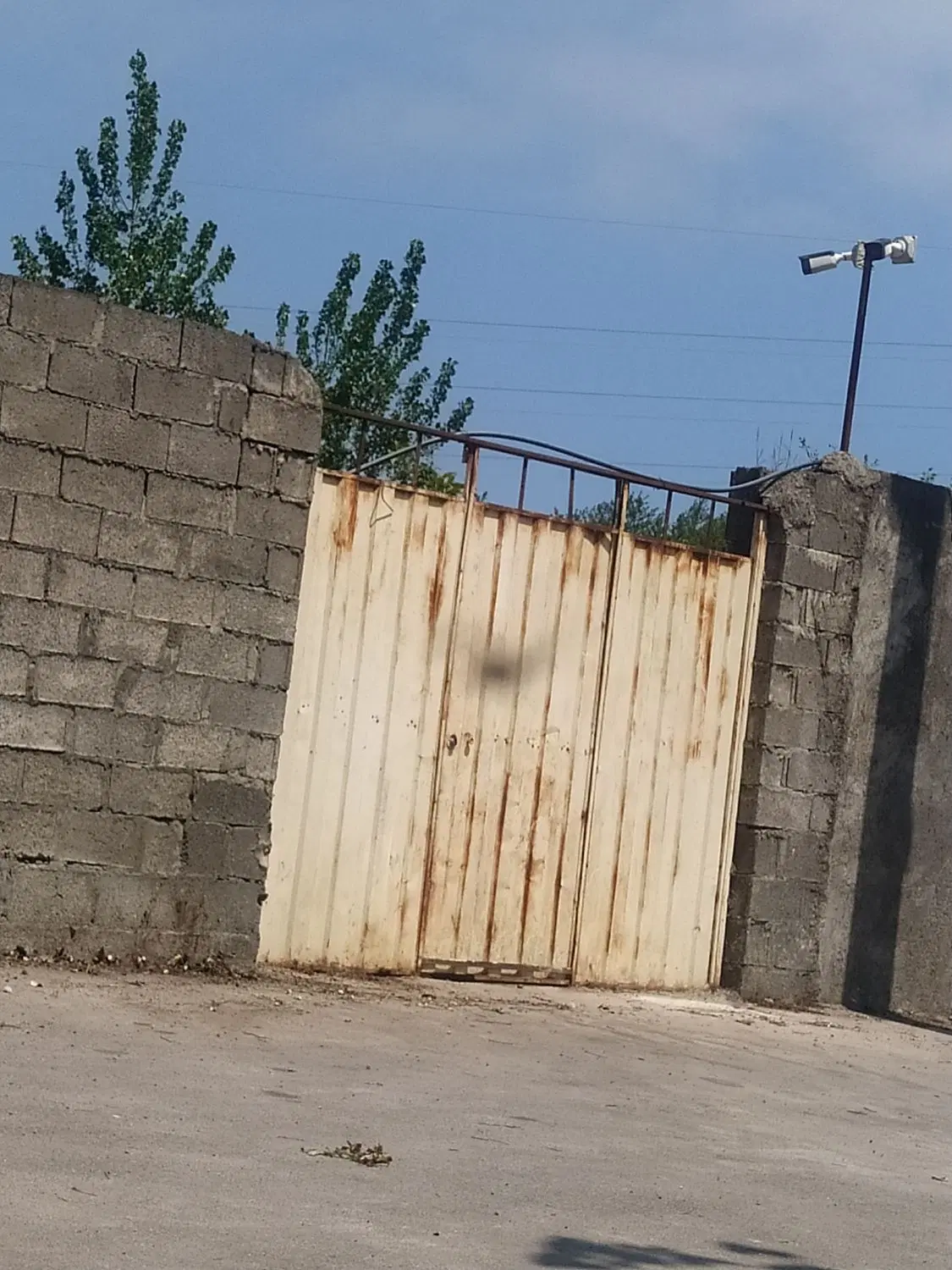 نراق کاشان 24هکتار با چشمه و مرغداری