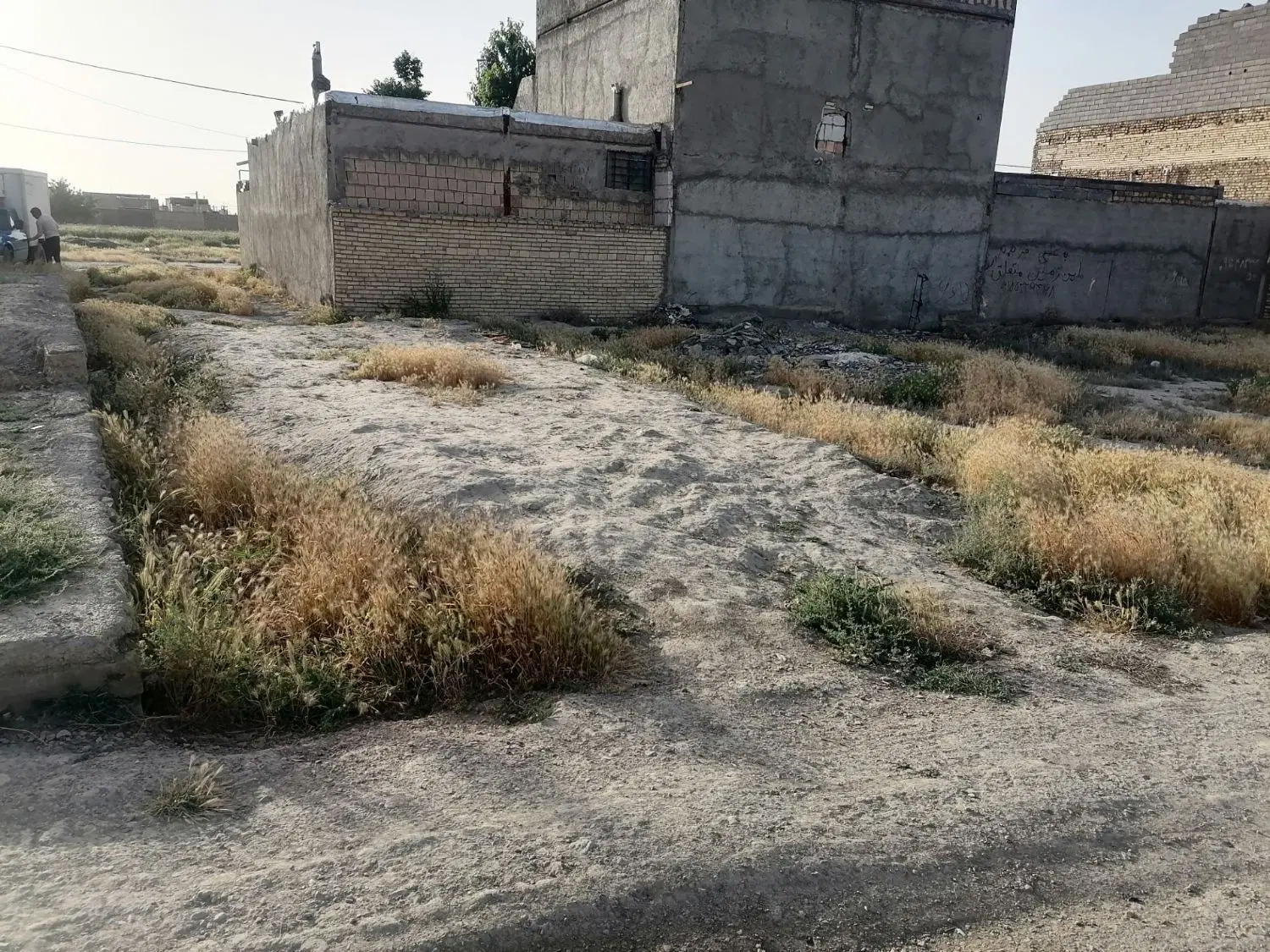 زمین فروشی