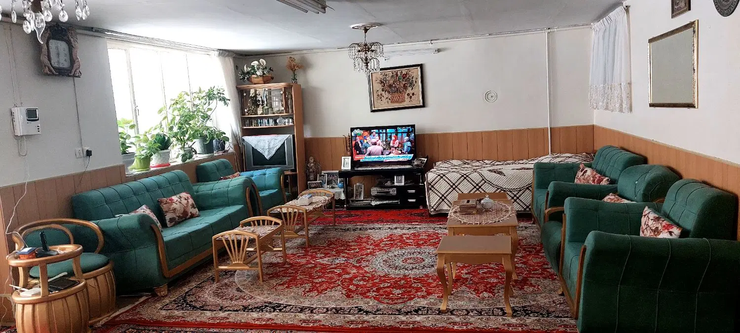 فروش منزل ویلایی دوطبقه ۳۰ سال ساخت