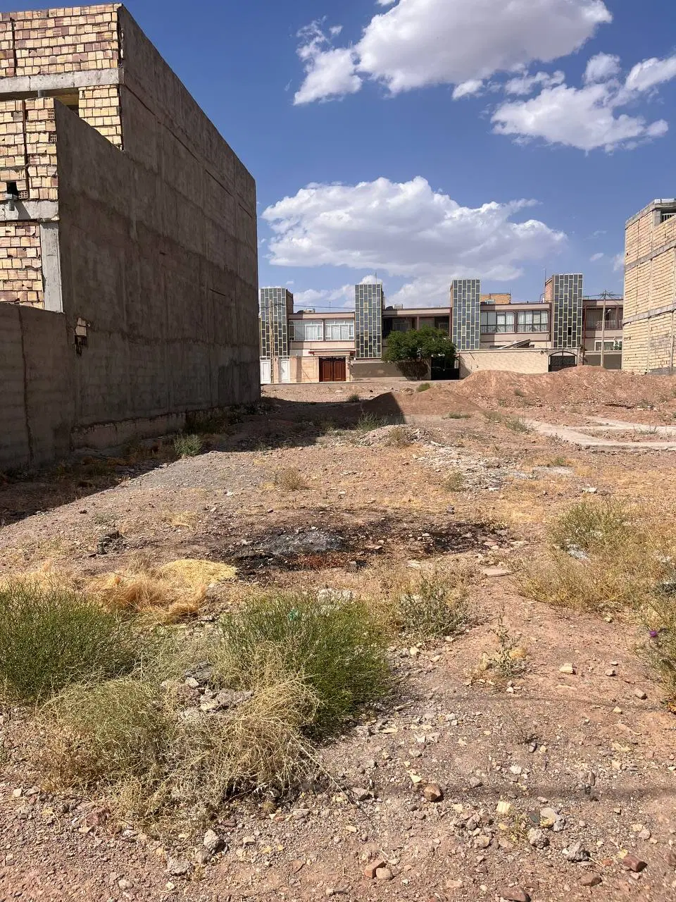 زمین فروشی