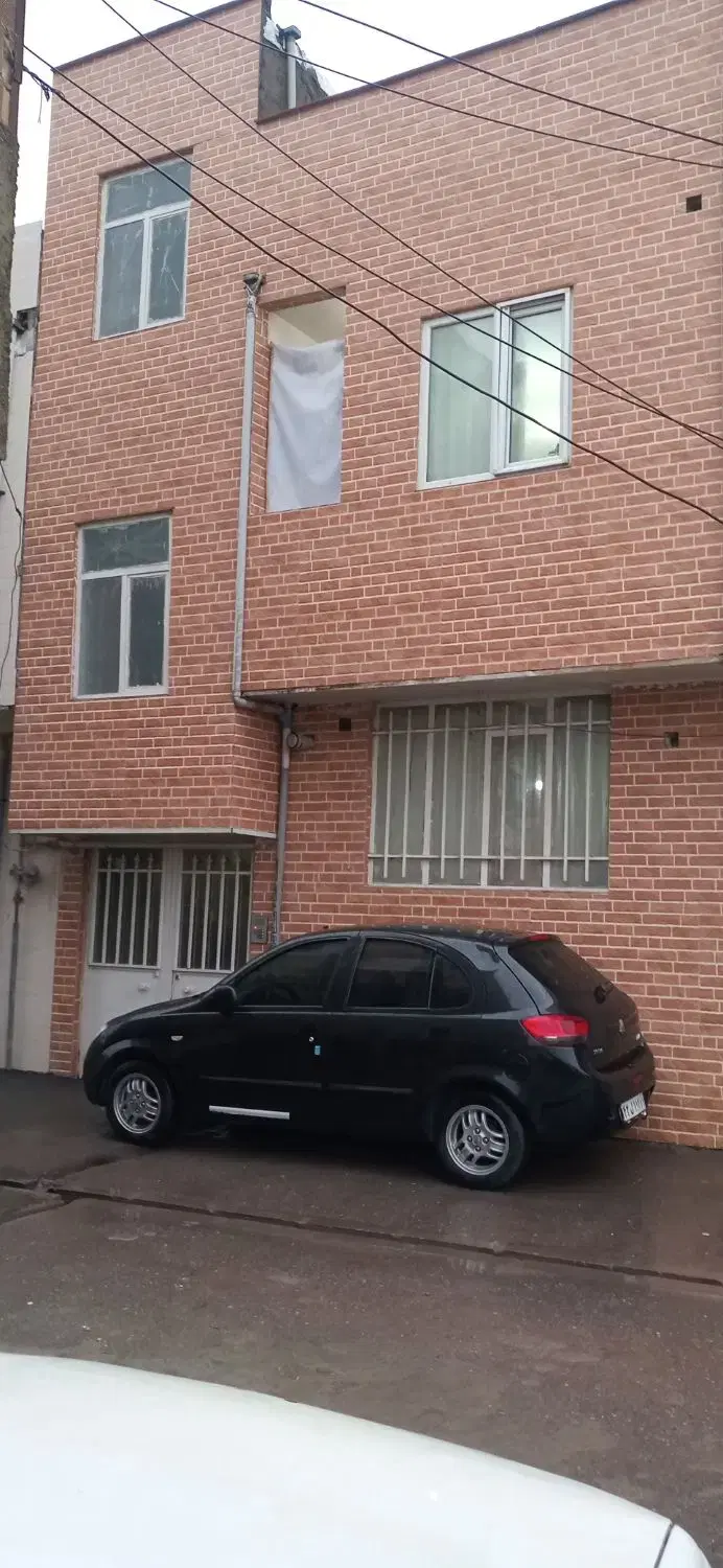 خانه 57 متری در سی‌متری پایین