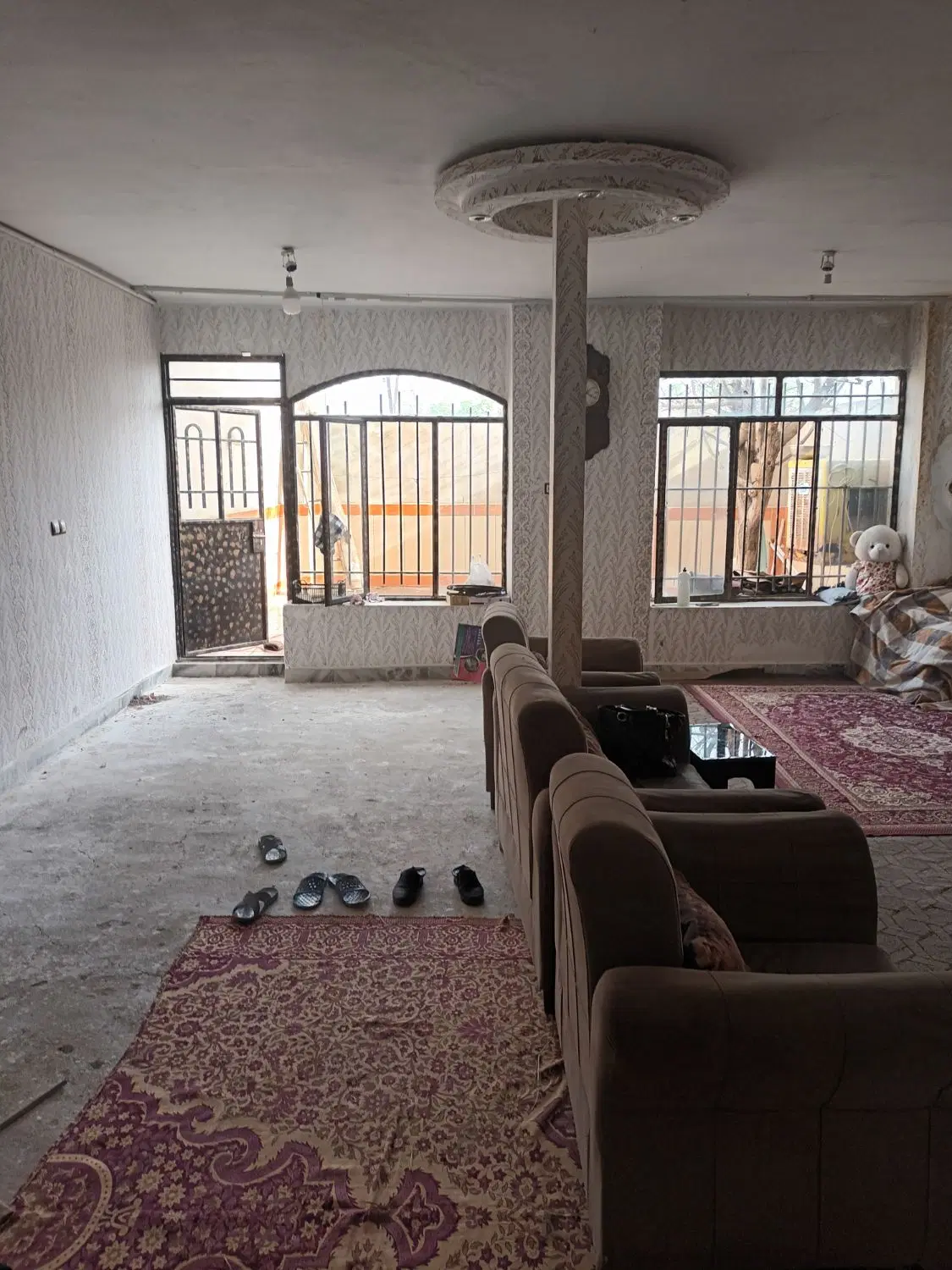 ملک ۱۰۰ متر