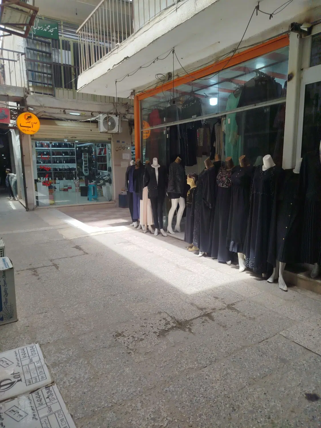 مغازه تجاری سر دونبش داخل پاساژ خیابون فردوسی