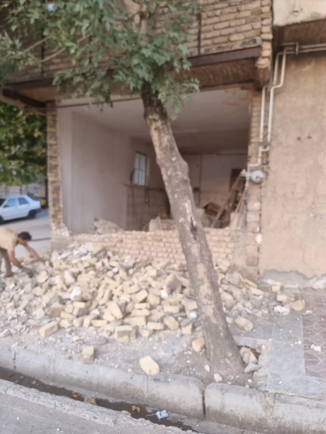 خ بهارستان