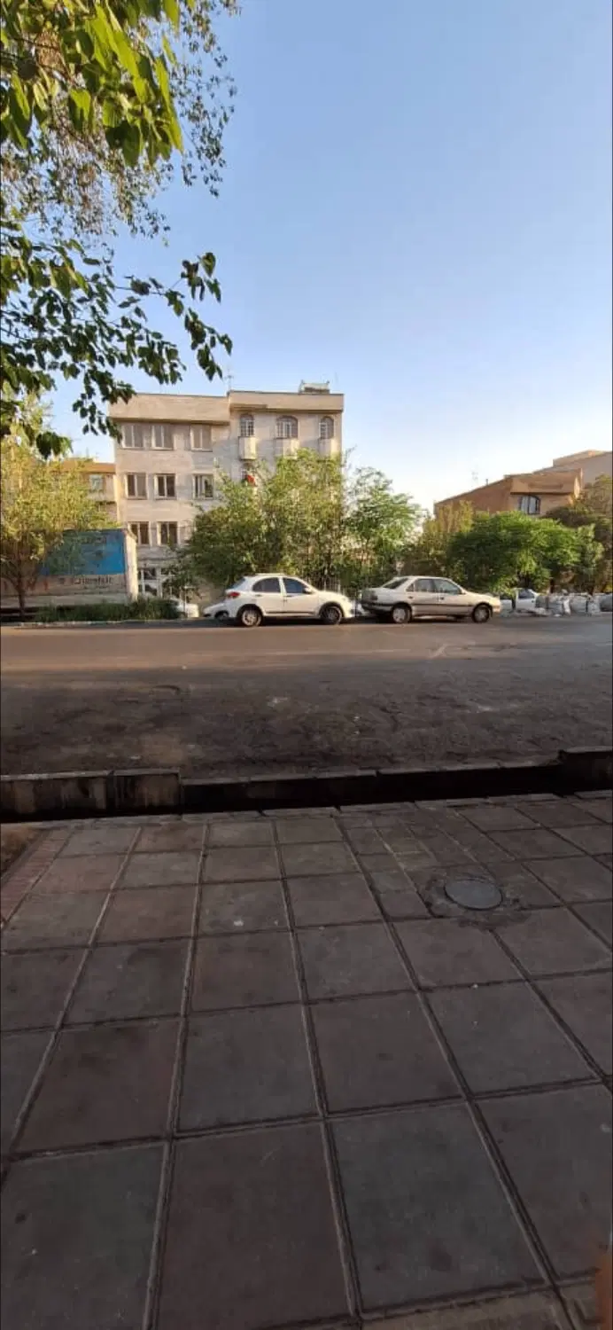 ملک کلنگی تجاری و مسکونی