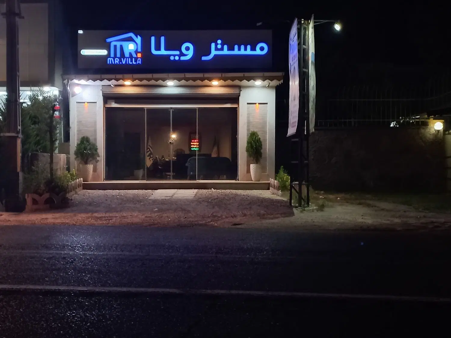 مغازه ۹۴ متری در حاجی بکنده