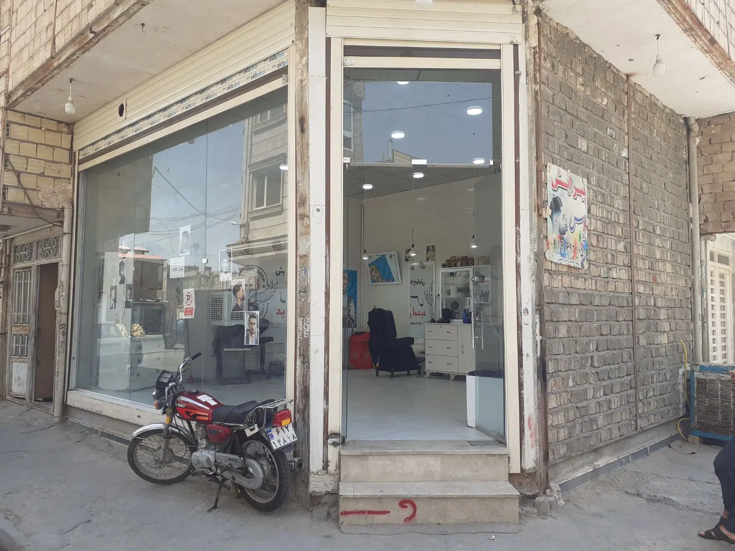 واگذاری مغازه ارایشگاه اقایان  با لوازم
