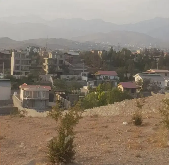 زمین ۷۰۰ متر مربع