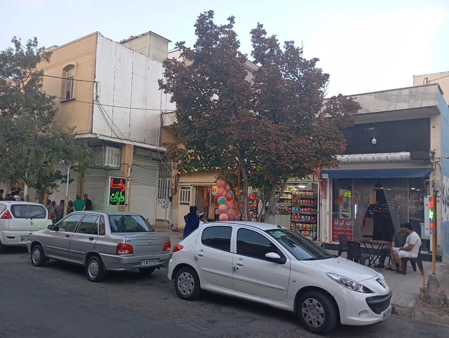 کافه با کلیه امکانات