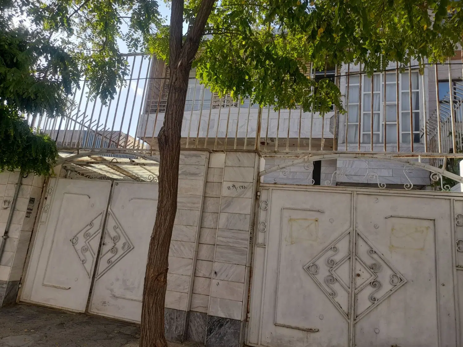 با سلام یک ملک به مساحت157متر نیم در