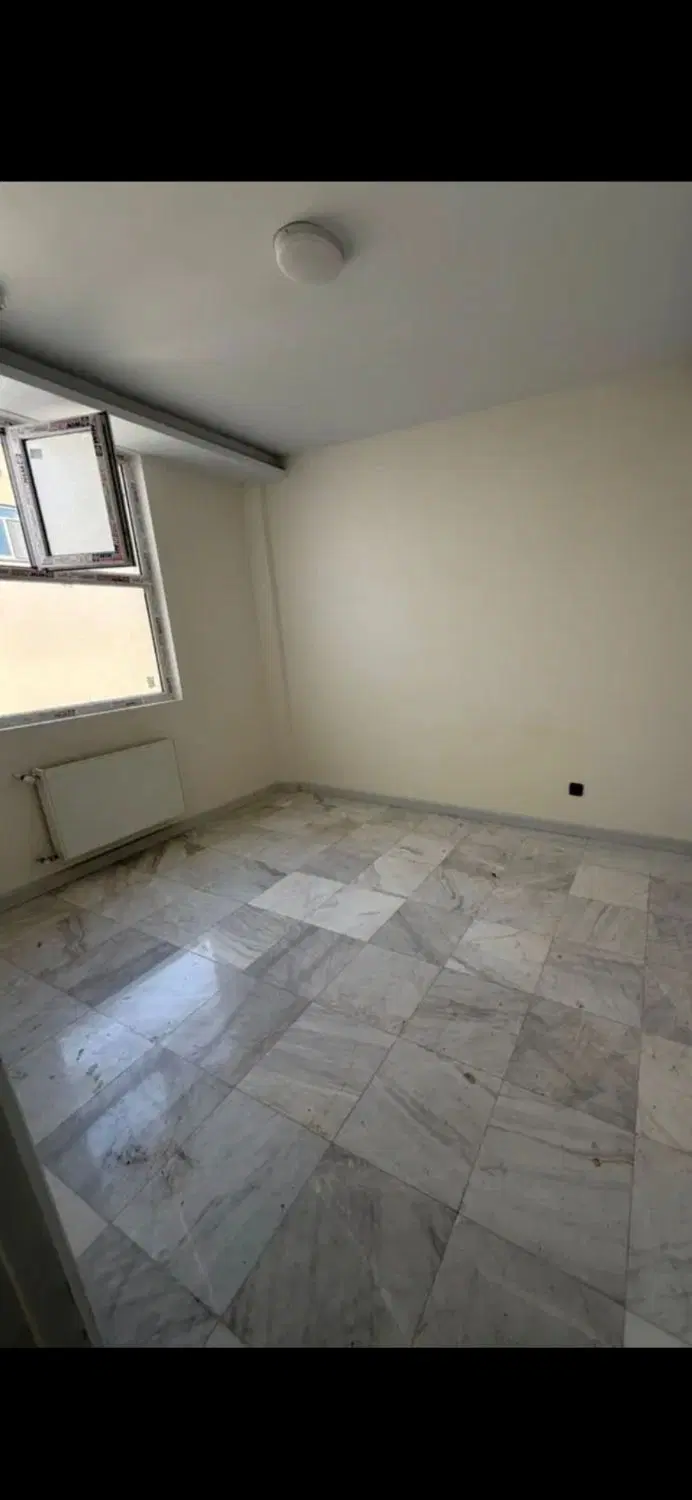 نبردشمالی ۷۷ متر پارکینگ اصلی و غیرمزاحم