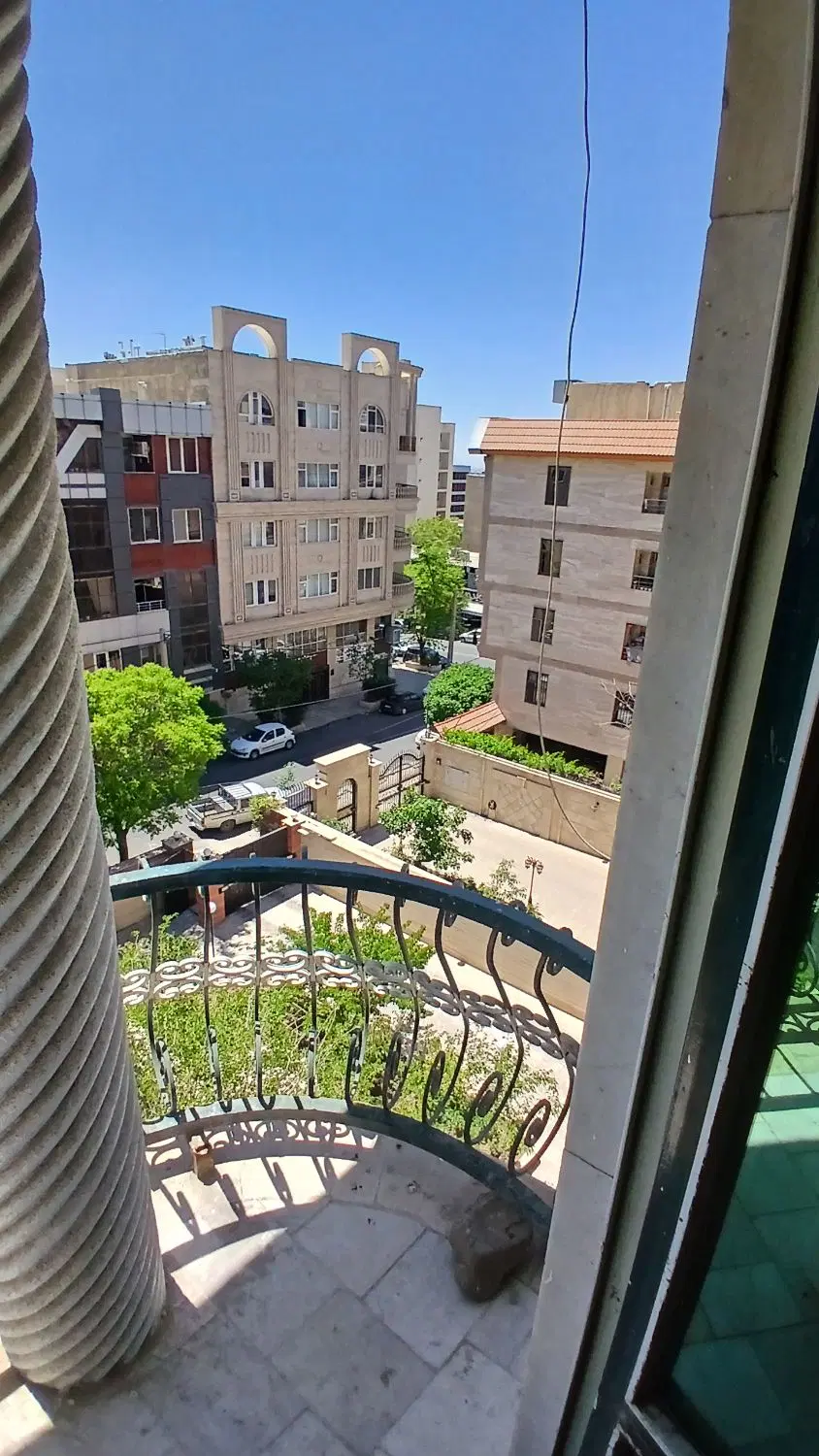 ۱۱۰ متر آفتابگیر، بدون مشرف و دیوار مشترک