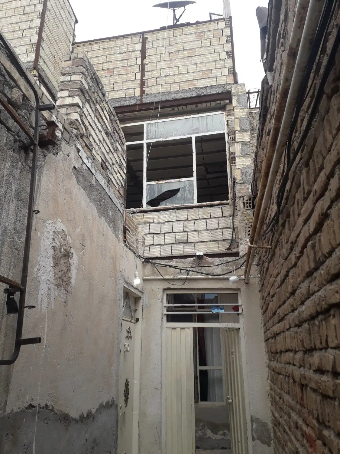 خانه دوطبقه ونیم