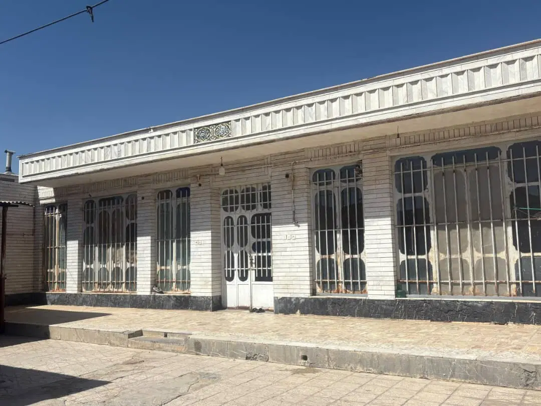 ۴۰۰متر منزل مسکونی با یه باب مغازه سند تک برگ