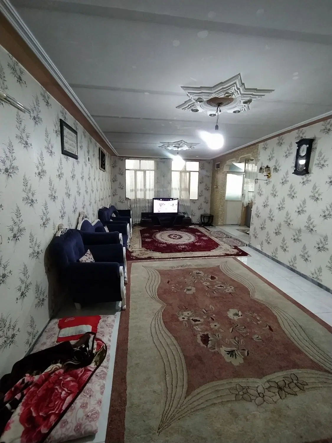 واحد ۷۵متری_روبنما_سالن پرده خور_نور گیر عالی