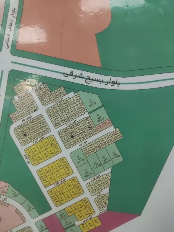 زمین ویلایی ۲۴۳ متری با بر ۹ فاز ۲ محله ۲
