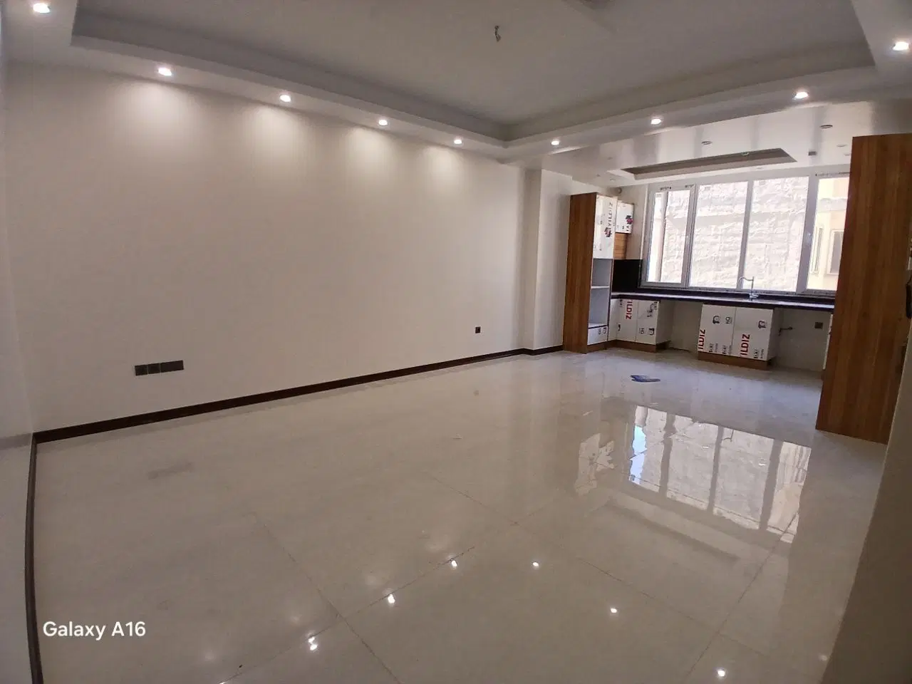 ۷۷متراپارتمان نوساز ط دوم۲خوابه خ استخر
