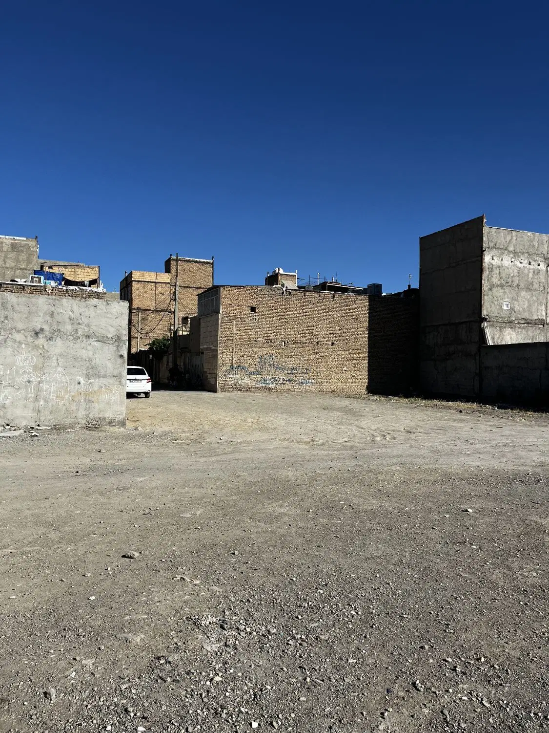 زمین ۱۰۳ متری