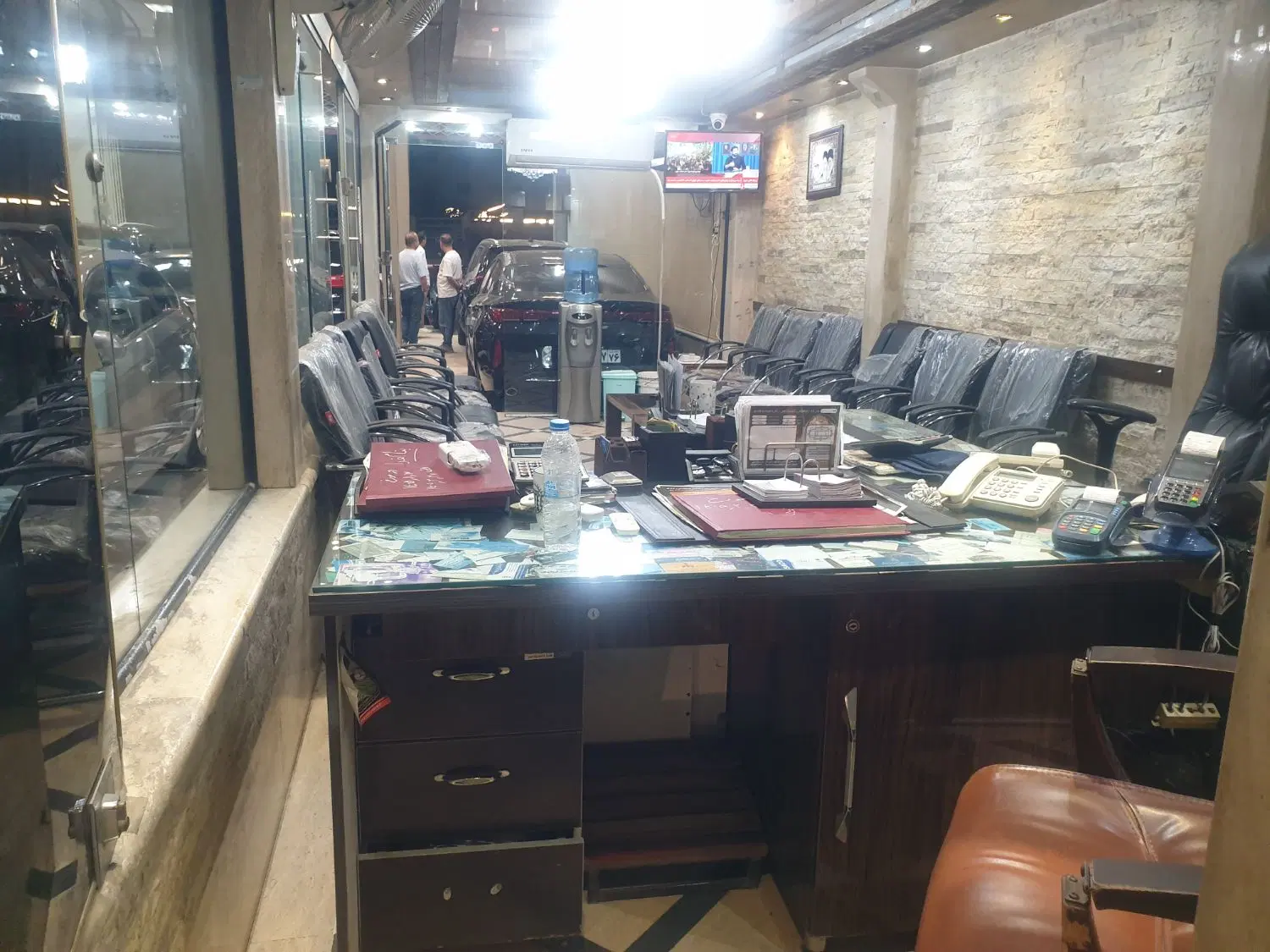 فروش نمایشگاه اتومبیل