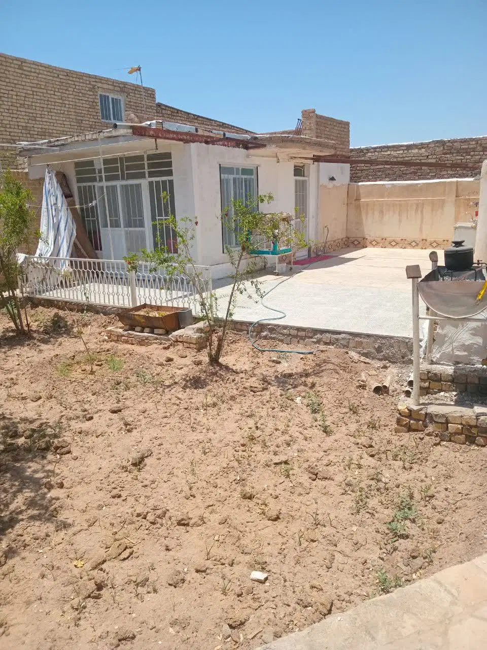 خانه باغ سند دار اب و برق داره آب دشتی هم داره